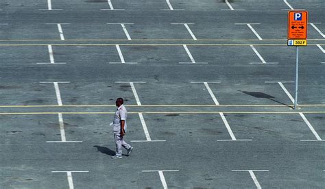 COVID-19: UAE suspends entry to residence visa holders, suspends work ...