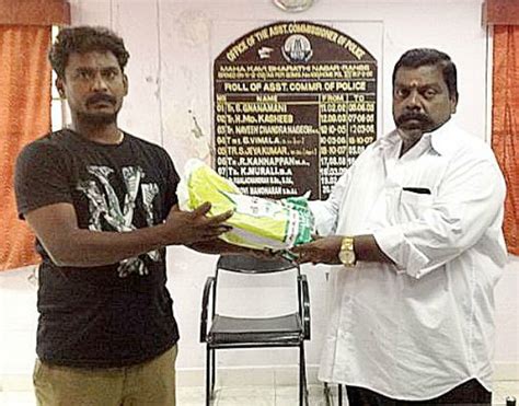 Biker Drops Rs 1 Lakh, Auto Driver Returns It, Faith In Humanity Restored