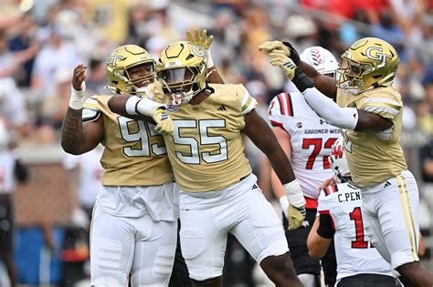 Lightning delay prevents Ramblin' Wreck from leading Georgia Tech onto field