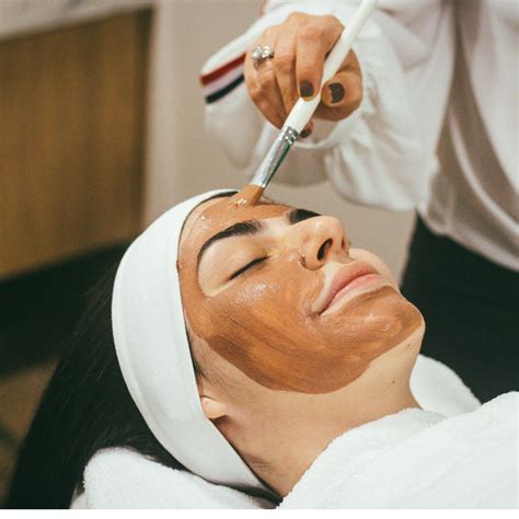 Best gram flour face pack: Top 4 DIY gram flour masks for oily skin