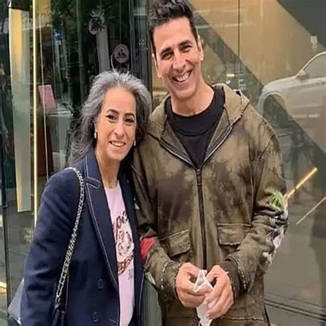 Candid moments of Akshay Kumar and his late mother will make you ...