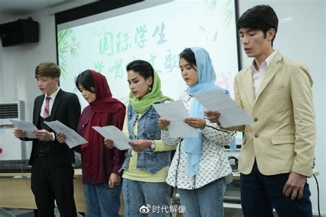 山西太原：国际留学生读古诗、唱中文歌，感受中华文化