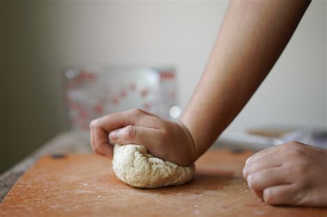 How To Make Udon Noodles From Scratch - Hungry Huy