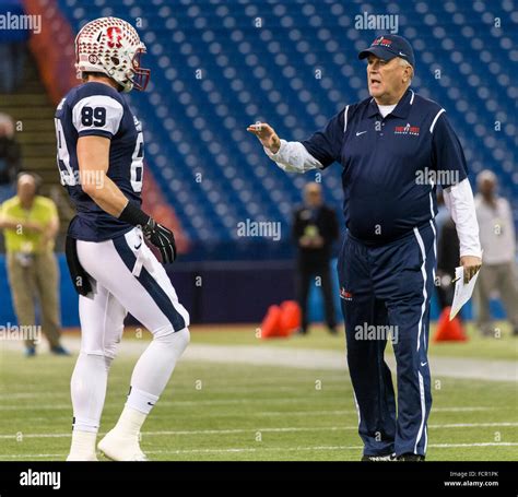 St. 23rd Jan, 2016. West head coach June Jones, of Hawaii, talks with ...