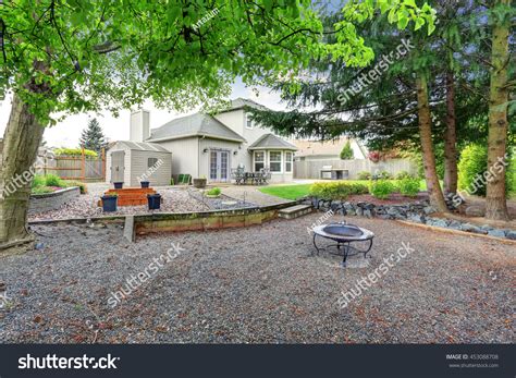 Backyard Landscape 的图像结果