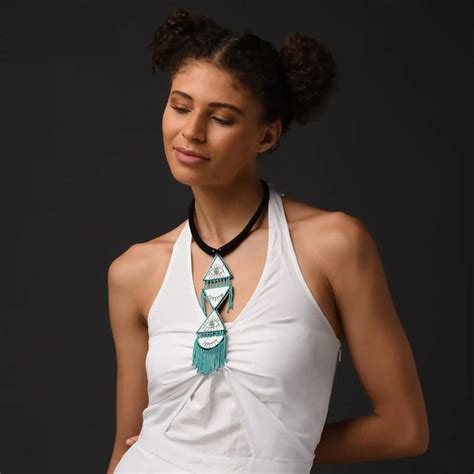 Trend Setter Beach Neckpiece – GoneCase