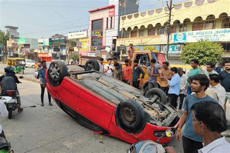 Breaking: Nagpur Car Accident Manewada Road पर तेज़ रफ्तार Car Accident ...