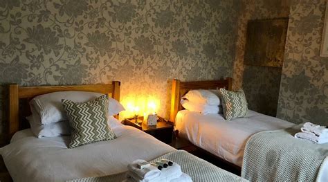 THE VILLAGE INN (Swindon) - Specialty Inn Reviews, Photos, Rate ...