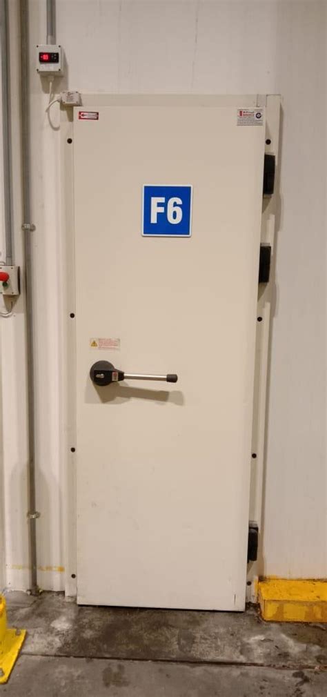 Metaflex MAK Swing Freezer - Metaflex Doors