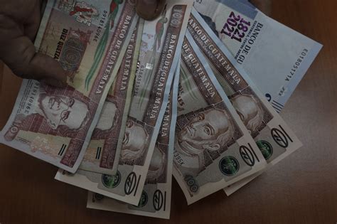 Banguat inyecta 2 mil 800 millones de quetzales por Semana Santa ...