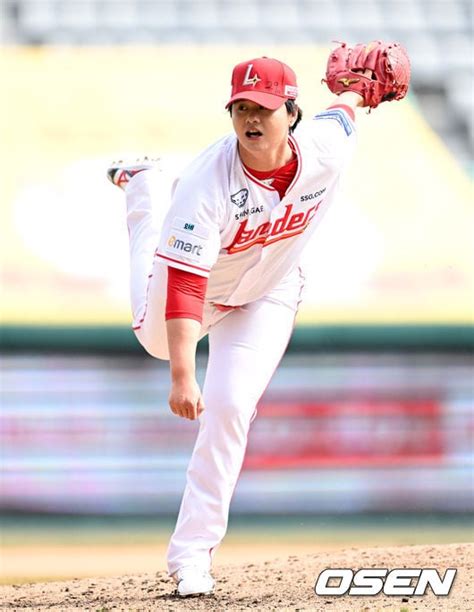 [Photo] Kim Min protects lead - CHOSUNBIZ