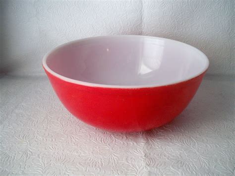 1950s Vintage Large Red Pyrex Mixing Bowl #404 with a 4 quart capacity ...
