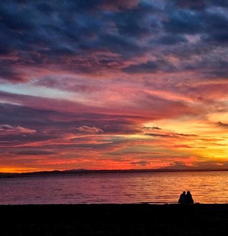 El romántico atardecer de la playa de Roses