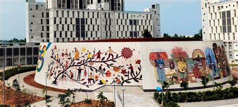 Unwrapping the gift of the murals - Azim Premji University