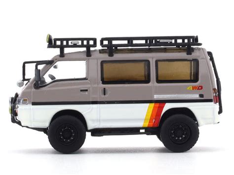 Mitsubishi Delica Star Wagon 4WD brown white 1:64 Autobots Model ...
