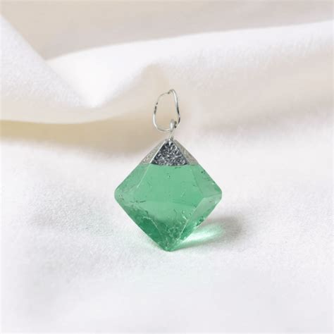 Green Fluorite Pendant To Dissipates Emotional Trauma – Dr. Neeti ...