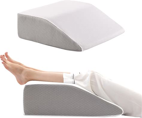Amazon.com: Bedluxe Leg Pillow Elevation Blood Circulation, Wedge Pillow for Legs Swelling, Leg ...