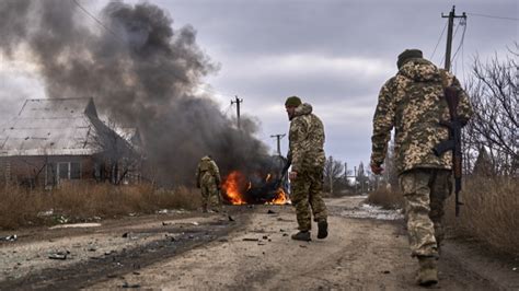俄军多地袭击乌军阵地 摧毁西方援助武器_凤凰网视频_凤凰网