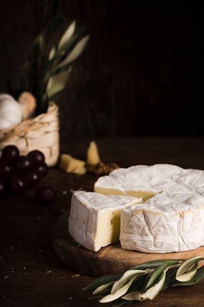 High angle cheese assortment on table | Free Photo