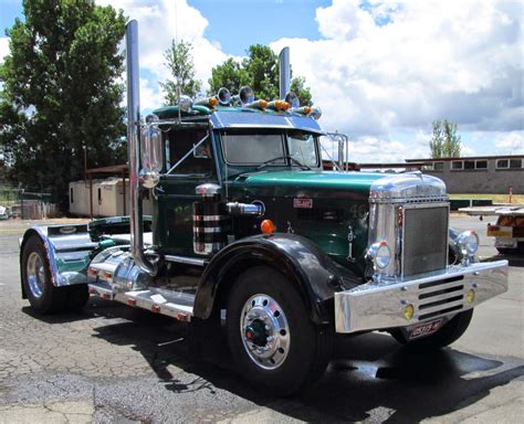 Historic Trucks: Peterbilt trucks - 75th anniversary