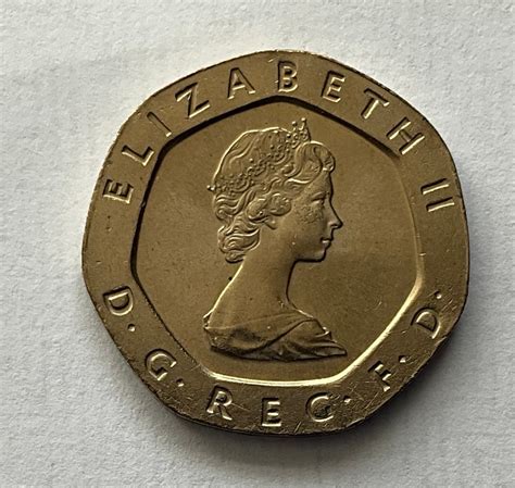 1982 Queen Elizabeth II 20 Pence Coin - Etsy