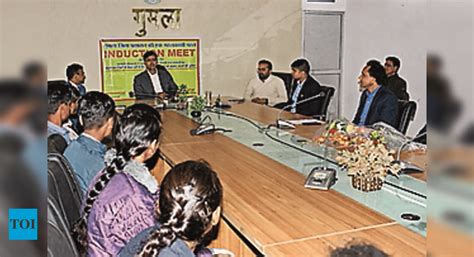 Iit: Gumla Admin Starts Free Iit Exam Coaching For Rural Students ...