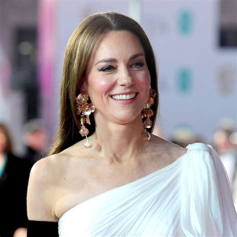 Princess Kate Says "Kindness" is "Not in the Job Description" On Surprise Hospital Visit | Marie ...