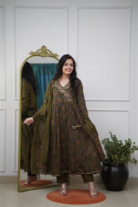 Dupatta Pants Set