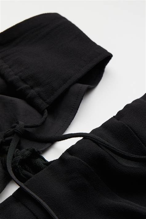 Cut-out halterneck jumpsuit - Black - Ladies | H&M IN