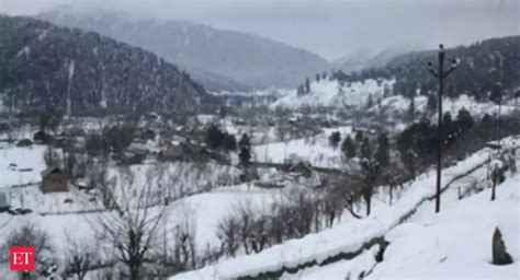 Leh freezes at -17 degrees celsius - The Economic Times Video | ET Tv