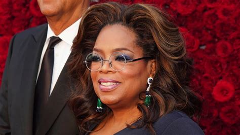 Oprah Gifted An iPhone To An Excited Fan After Dunking On His Cracked ...