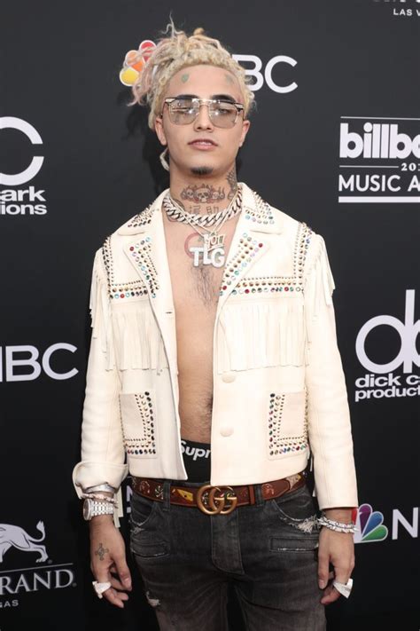 28 Most Outrageous Billboard Music Awards Outfits Of All Time - StarBiz.com