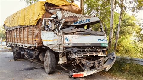 Punjab में घटा दर्दनाक हादसा, JCB से निकाले मृ-तकों के श/व - canter ...