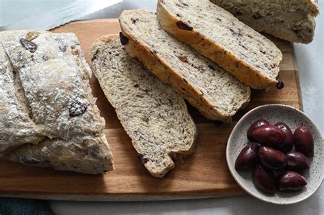 Greek Olive and Onion Bread Recipe | Maison-Kayser.com.sg