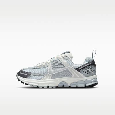 Nike Vomero 5 Older Kids' Shoes with Reflective Design Accents. Nike IN