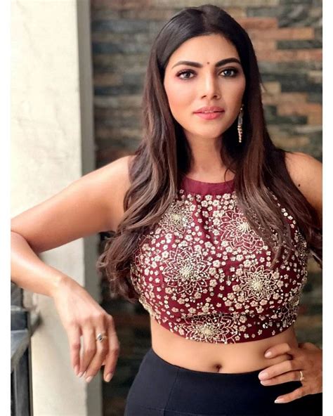 Lahari Shari: గ్లామర్‌తో కుర్రకారు మైండ్ బ్లాక్ చేస్తున్న లహరి Lahari ...