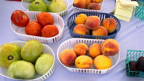 Town Marketplace 的图像结果