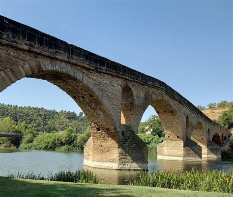 Puente la Reina: middeleeuws dorpje langs de Camino de Santiago ...