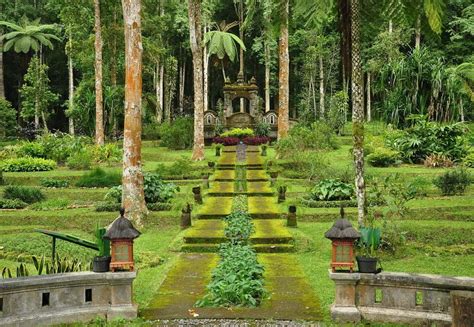 https://authentic-indonesia.com/wp-content/uploads/2020/02/eka-karya-botanical-garden-in-bedugul-bali-1024x707.jpg