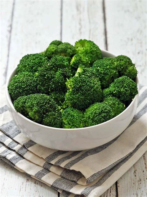 Easy Everyday Steamed Broccoli Recipe - Healthy Recipes Blog