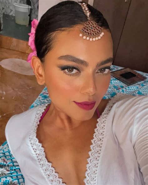 Model Dimple Paul gets engaged to her longtime boyfriend Varun Gujaran ...