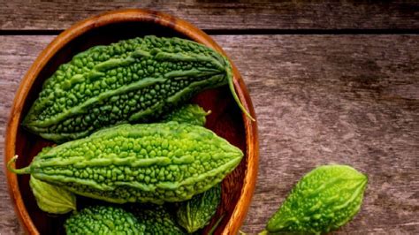 Bitter Gourd Side Effects | পেটে গেলেই লিভারের দফারফা! আজই করলা বা ...