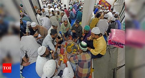 Good Samaritans ensure iftaar, sehri for patients’ kin | Ahmedabad News ...