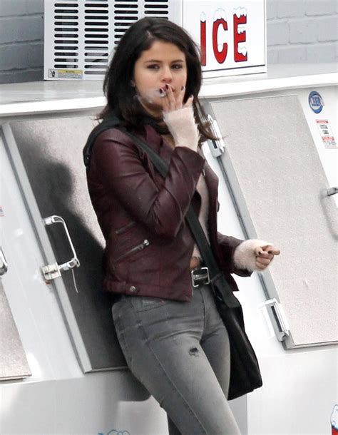 Selena Gomez Smoking And Drinking