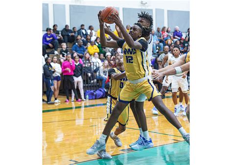 Prep basketball rewind: Five escape unscathed, Iowa wins Showdown in ...