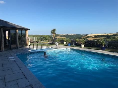 HIDEAWAY HUTS AT TREWORGEY (Duloe) - Ranch Reviews & Photos - Tripadvisor