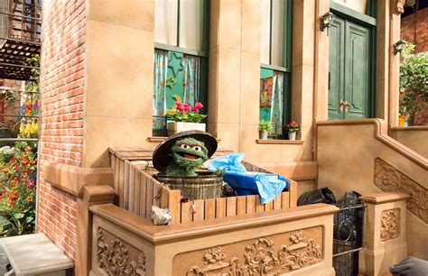 Oscar Trash Can