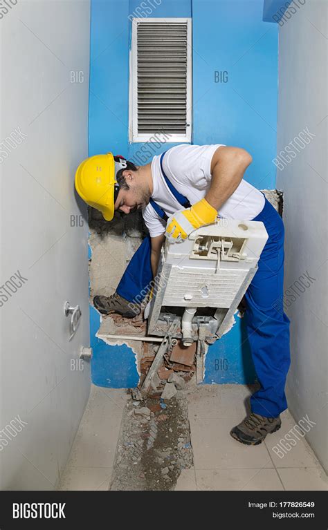 Construction Worker Using Restroom 的图像结果