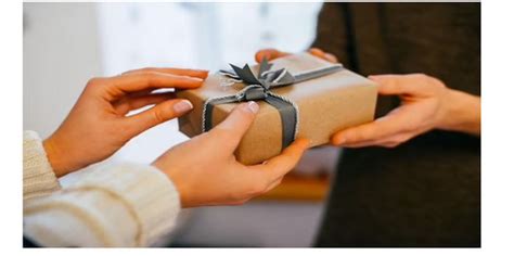 差评送什么礼物好最新素材