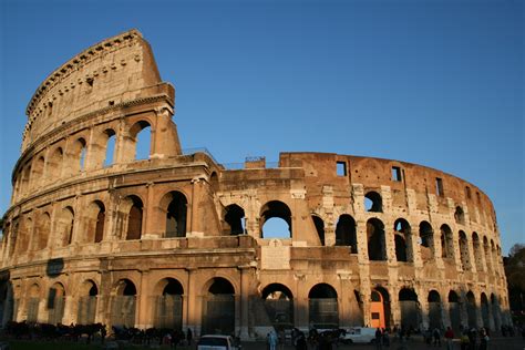 How Did The Colosseum Become A Paragon of Roman Architecture? | History Hit